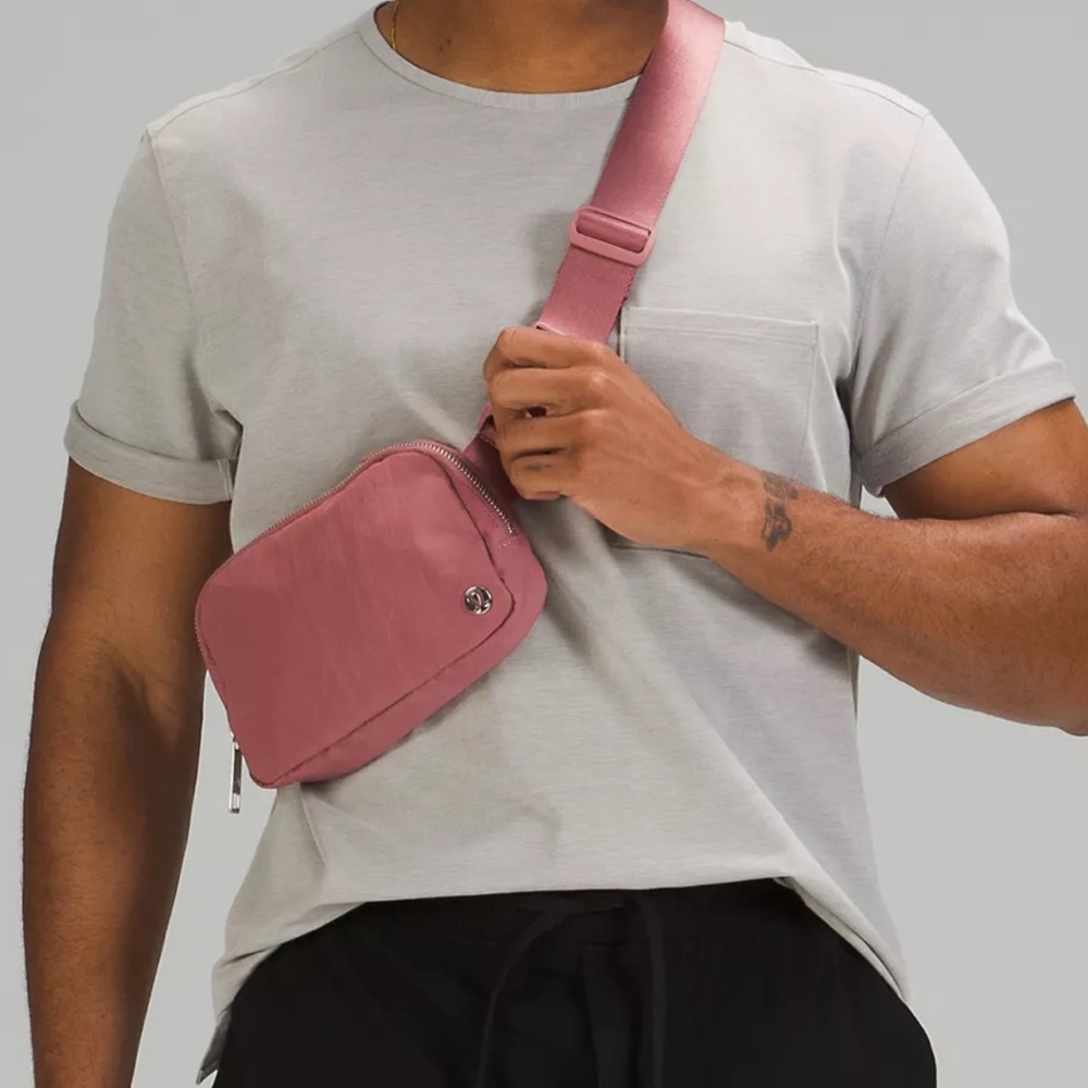 NWT Everywhere Belt Bag - Picture 3 of 11